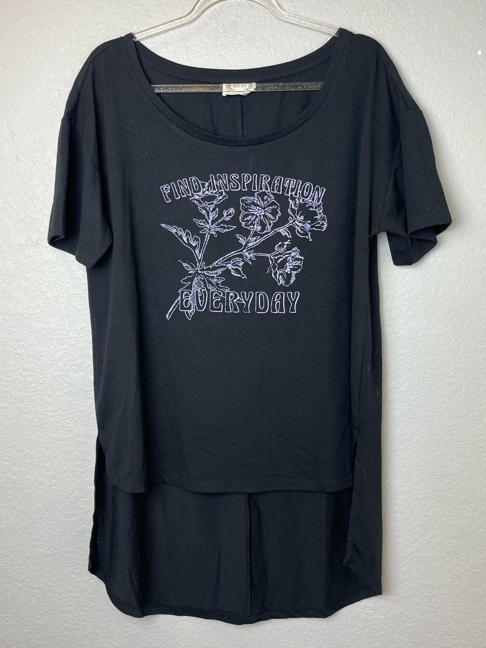 Joyfolie Women's Black Graphic Tee - 'Find Inspiration Everyday' Size L